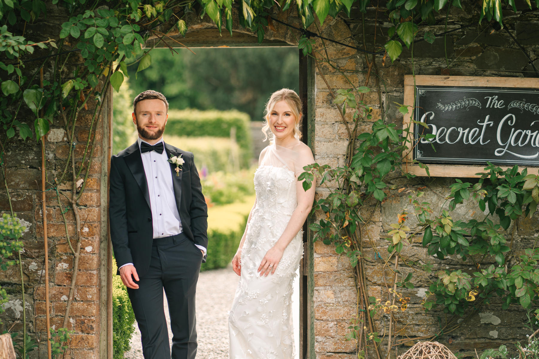 Martinstown House wedding - summertime fun celebrations for Marnie and Francis 38