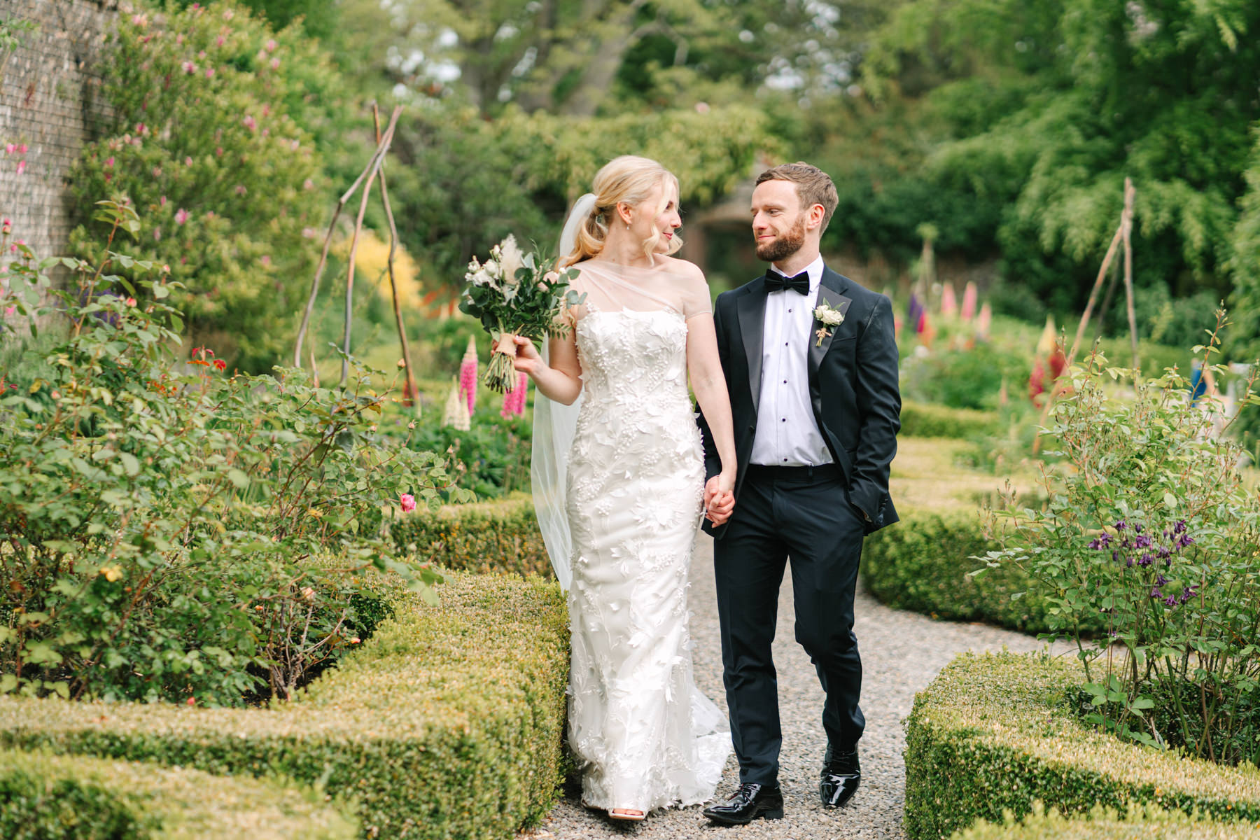 Martinstown House wedding - summertime fun celebrations for Marnie and Francis 42