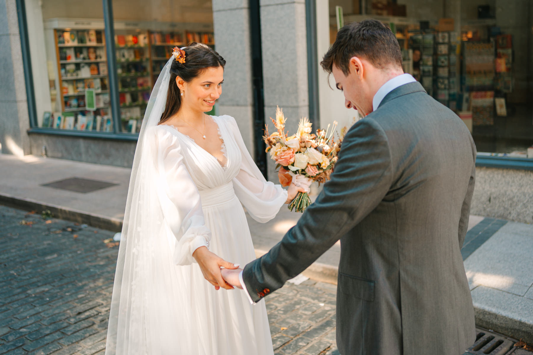 Smock Alley Theatre Wedding - Catalina & David's simple, beautiful wedding 33