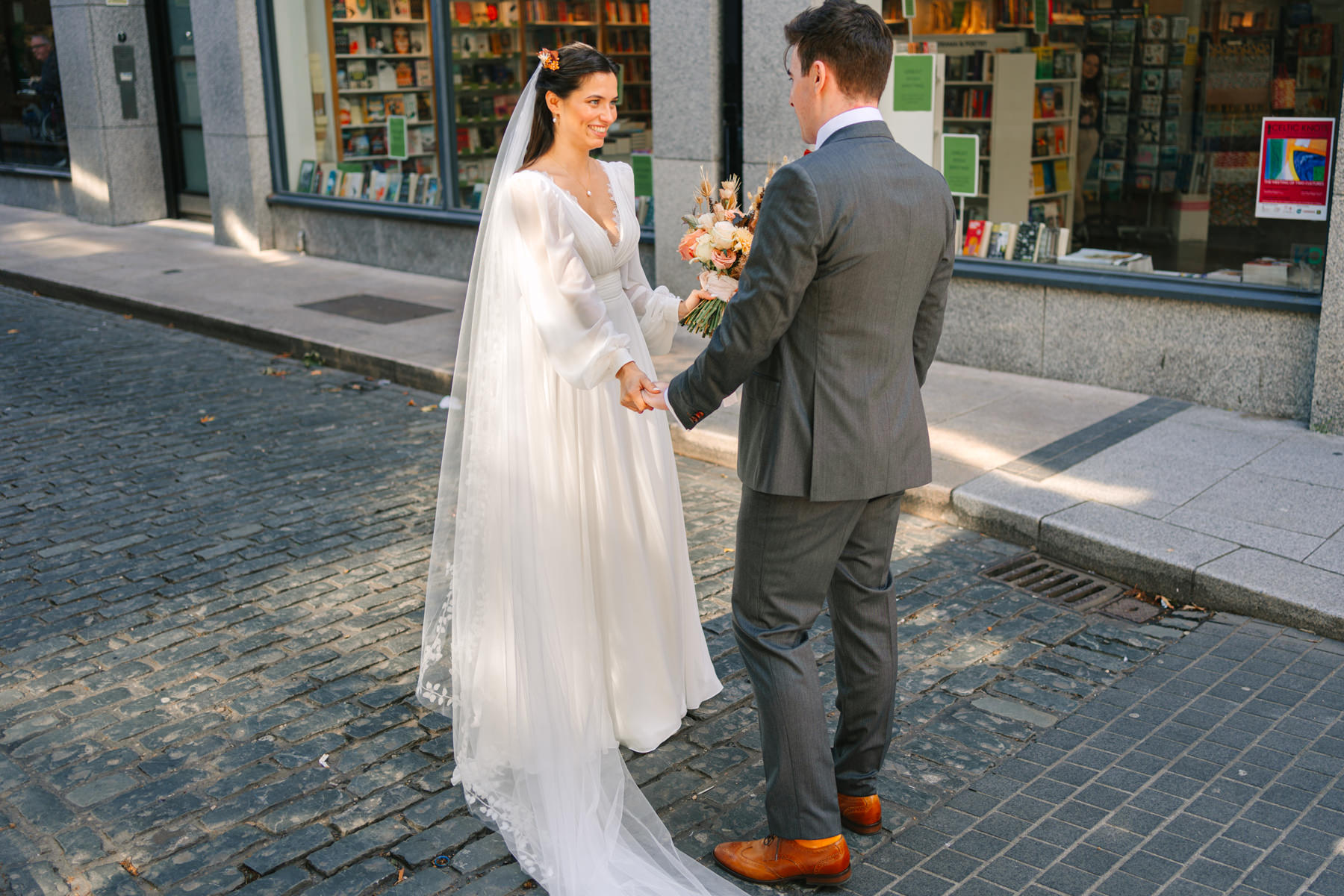 Smock Alley Theatre Wedding - Catalina & David's simple, beautiful wedding 34